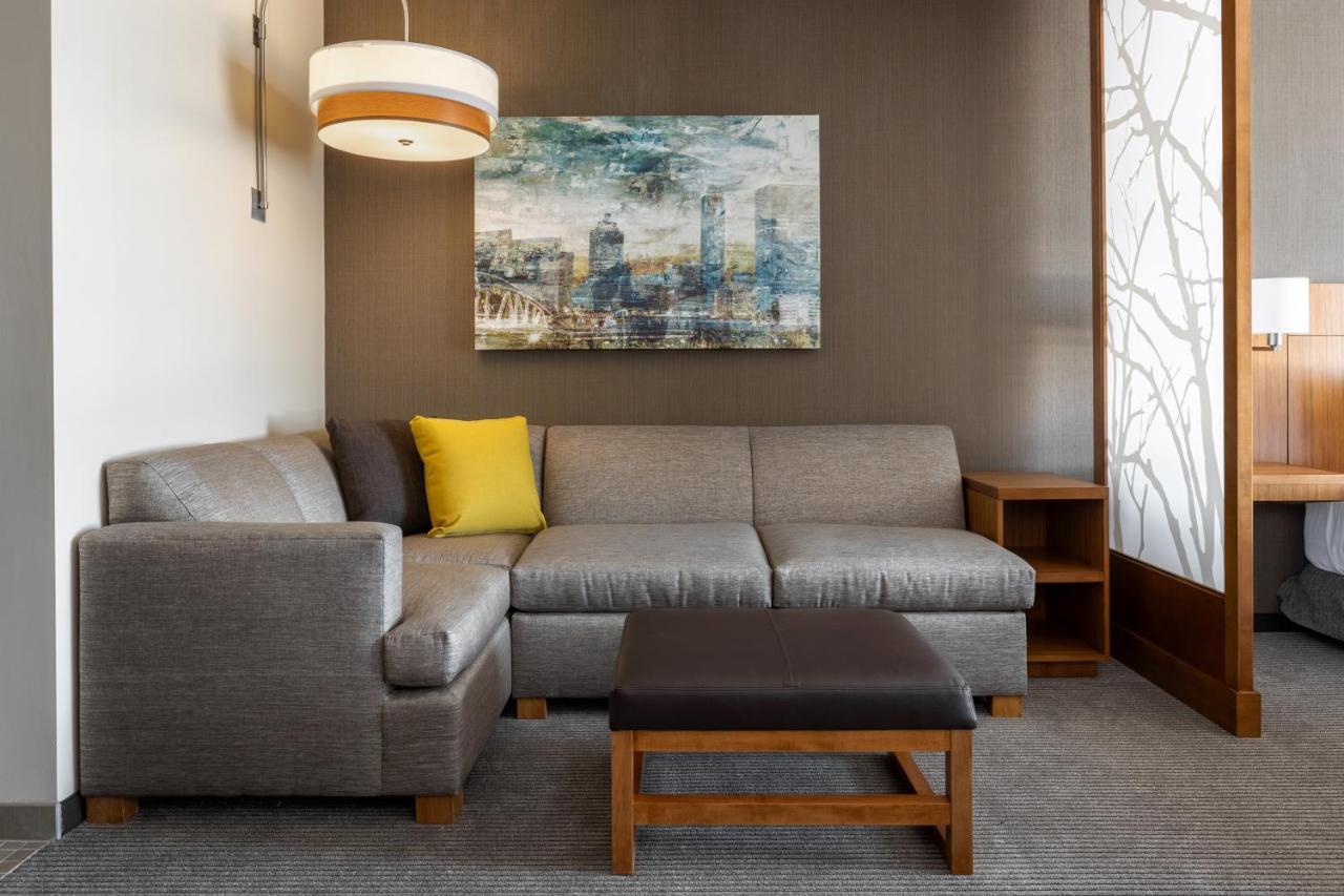 Queen Room with Two Queen Beds and Sofa Bed,1004011893:JPEG