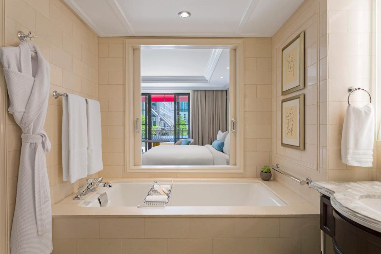 deluxe Guest room 1 King Balcony,1361337686:JPEG