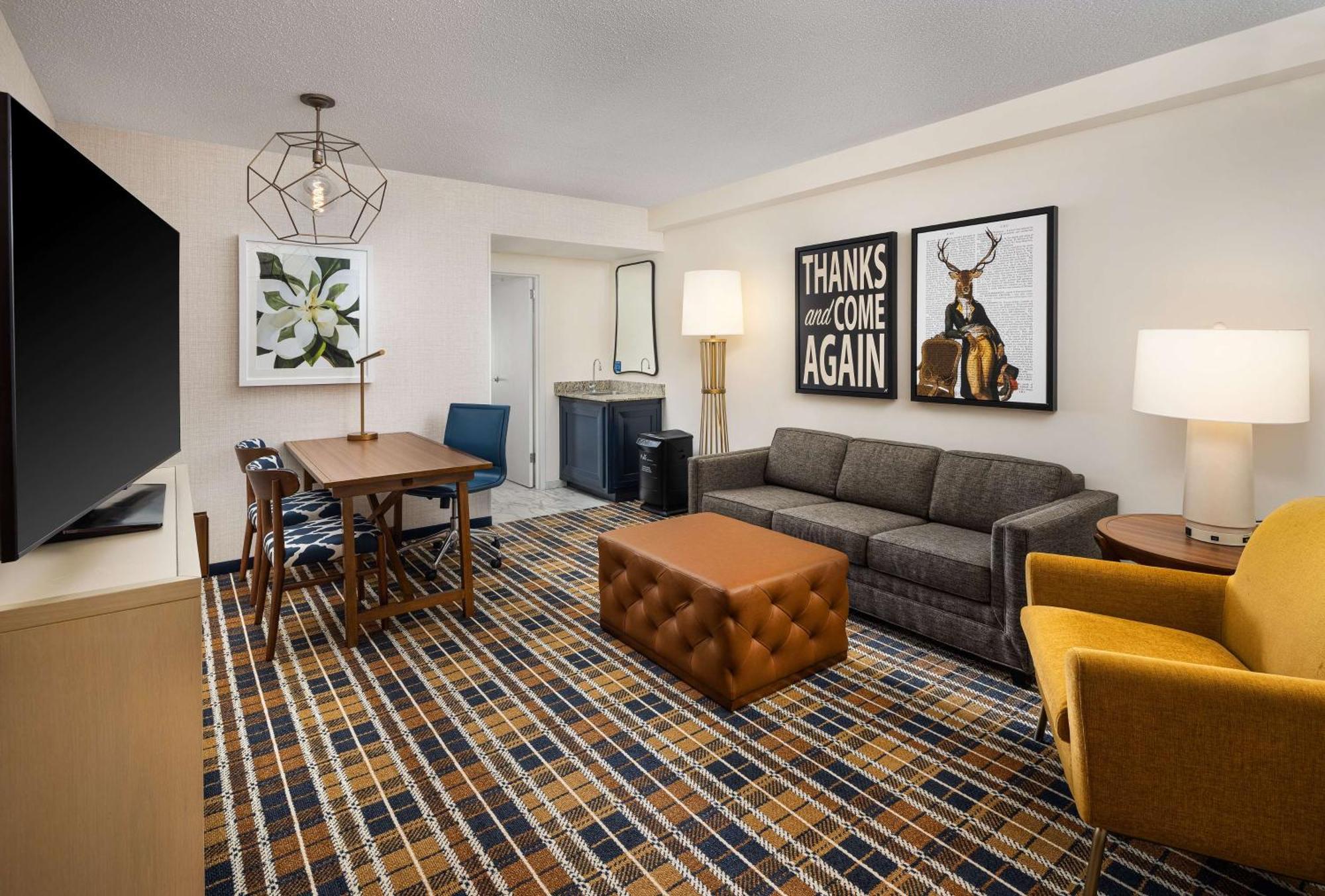 Corner Suite,1552287649:JPEG